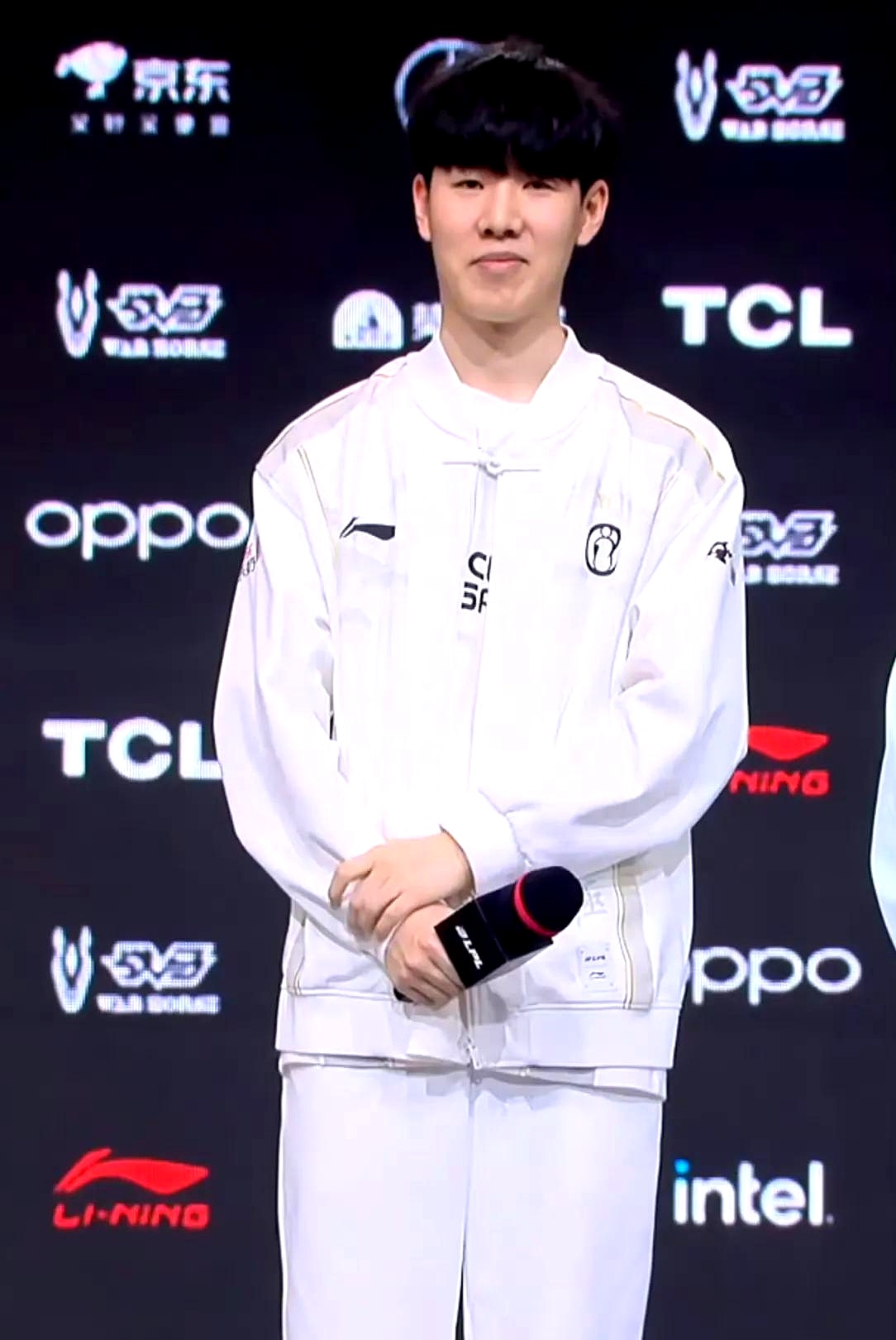 JDG赛后群访 教练：选手们表现很出色了 BP部分处于一些劣势